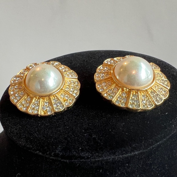 Vintage Christian Dior Signed Gold Tone Clip-On Earrings With Crystals and Pearl - Picture 5 of 8